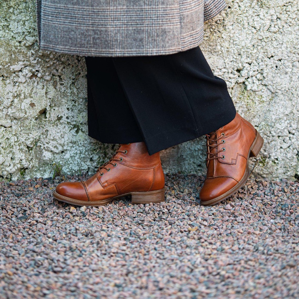 Ten Points Pandora Women’s Lace up Cognac Boots